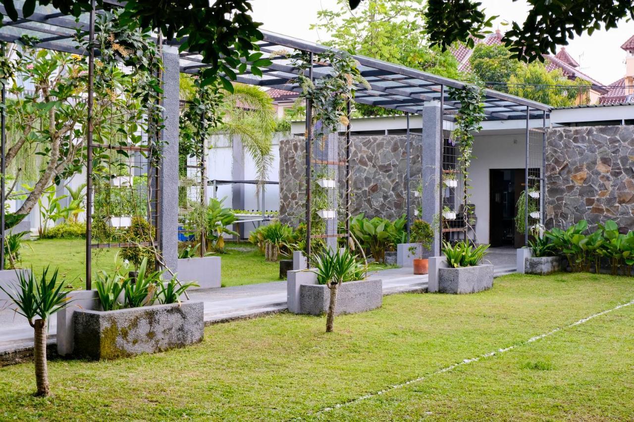 Lpp Garden Hotel Maguwo